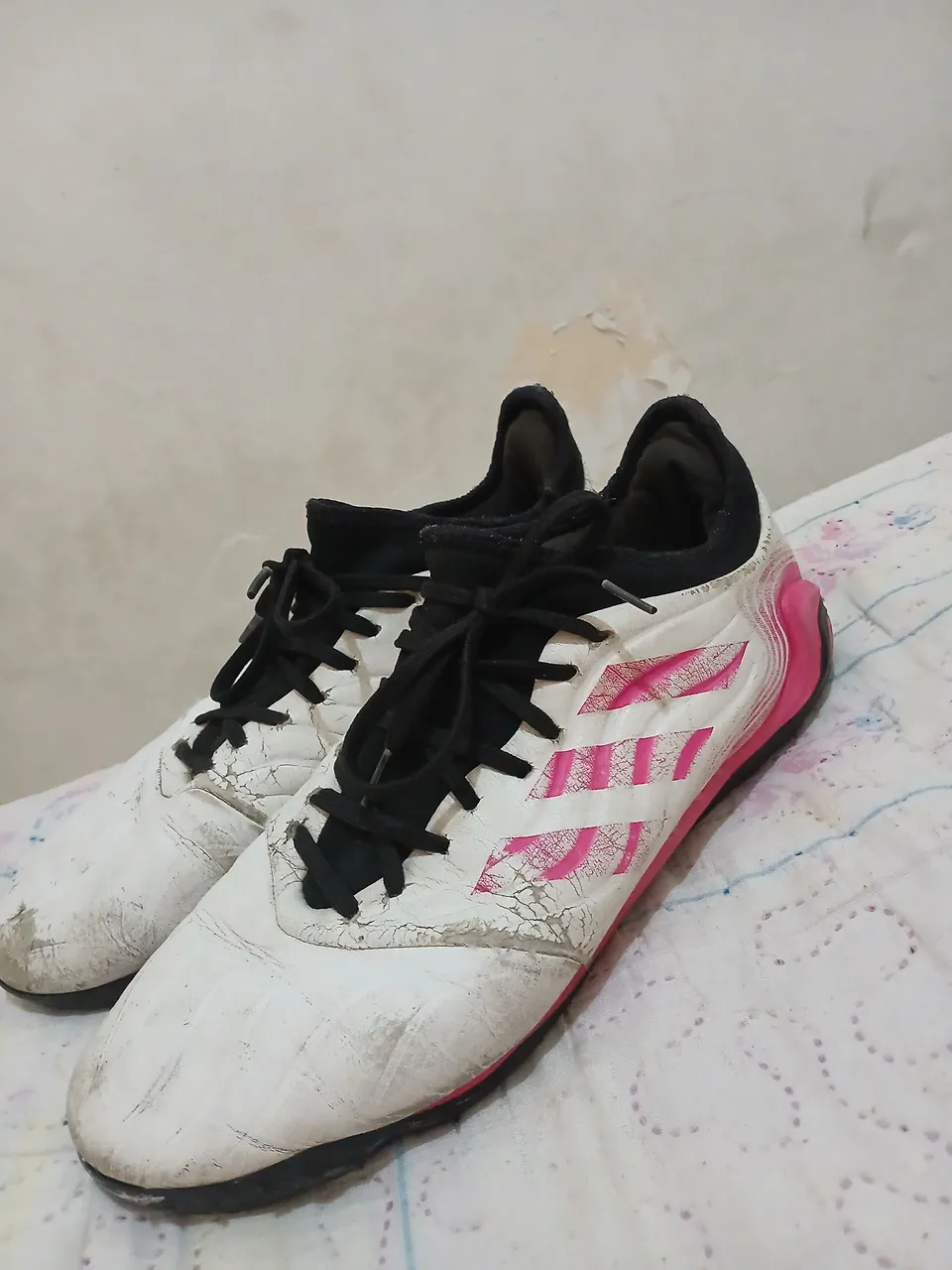 Chuteira Adidas copa Branco com Detalhes Rosa