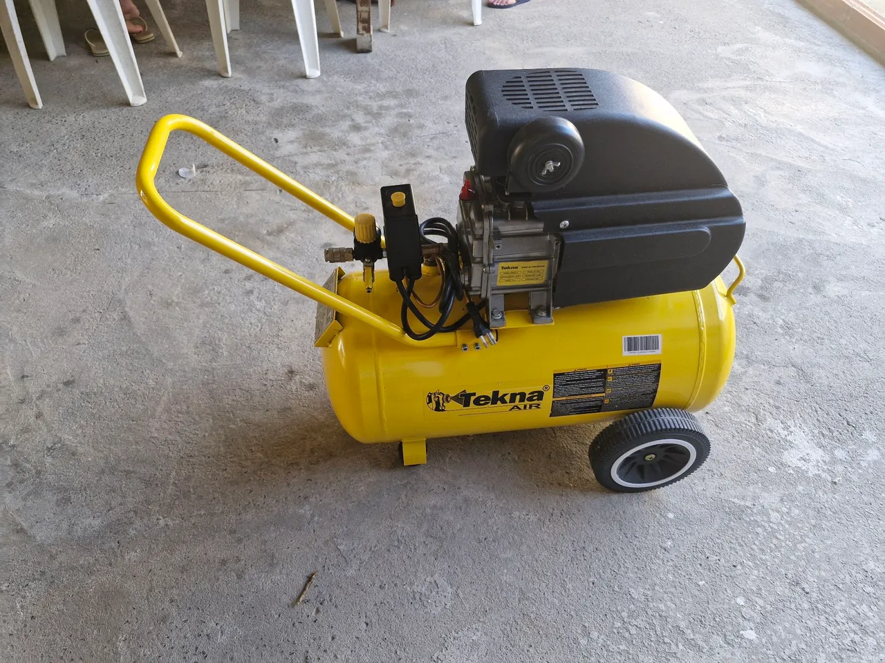 Compressor tekna air 50 litros + jogo de acessórios de engate rápido