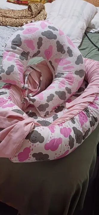 Ninho para bebê com almofada de amamentação