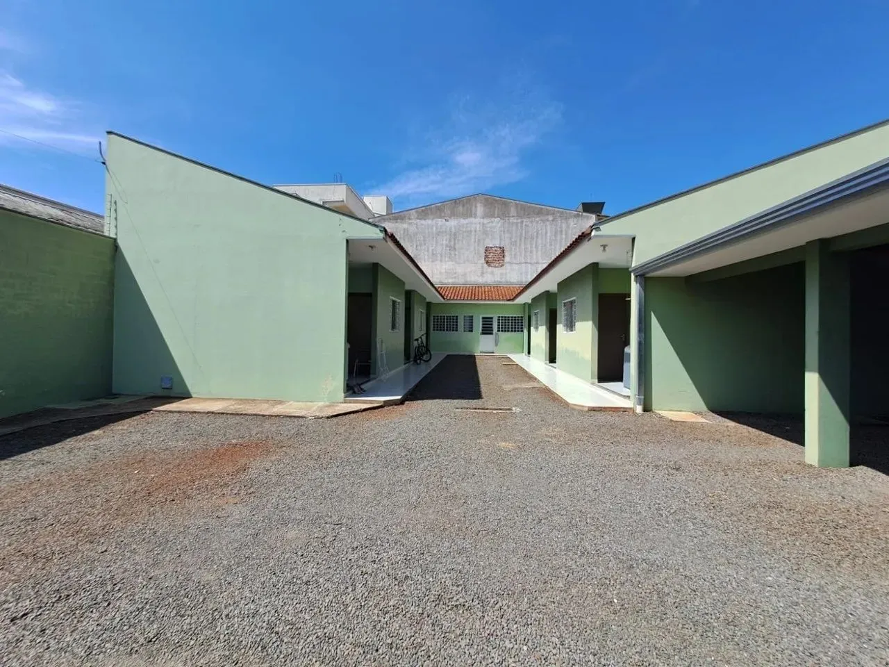 Kitnet /studio para alugar no condomínio Resd. LALAS na Zona 07