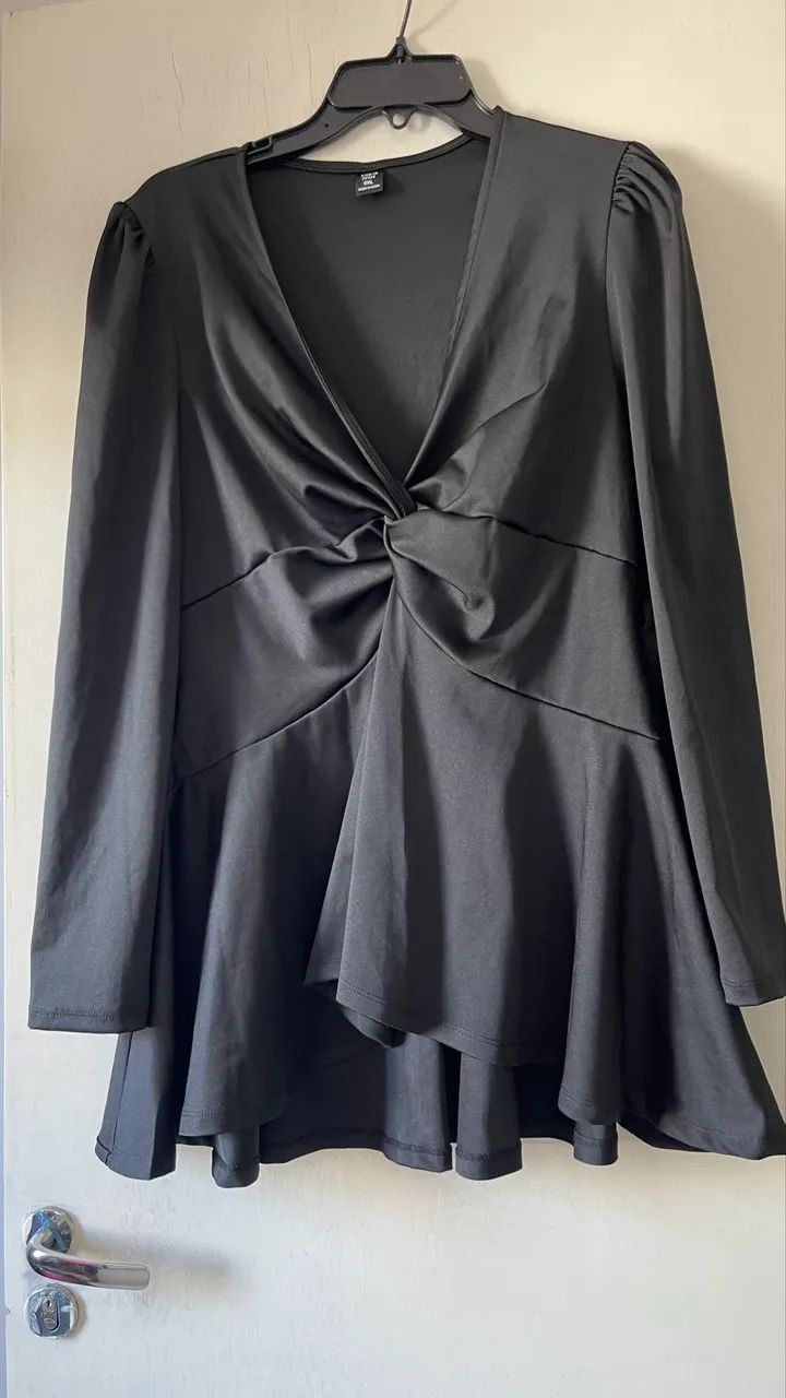 Blusa preta super diferente material durável  - Foto 4