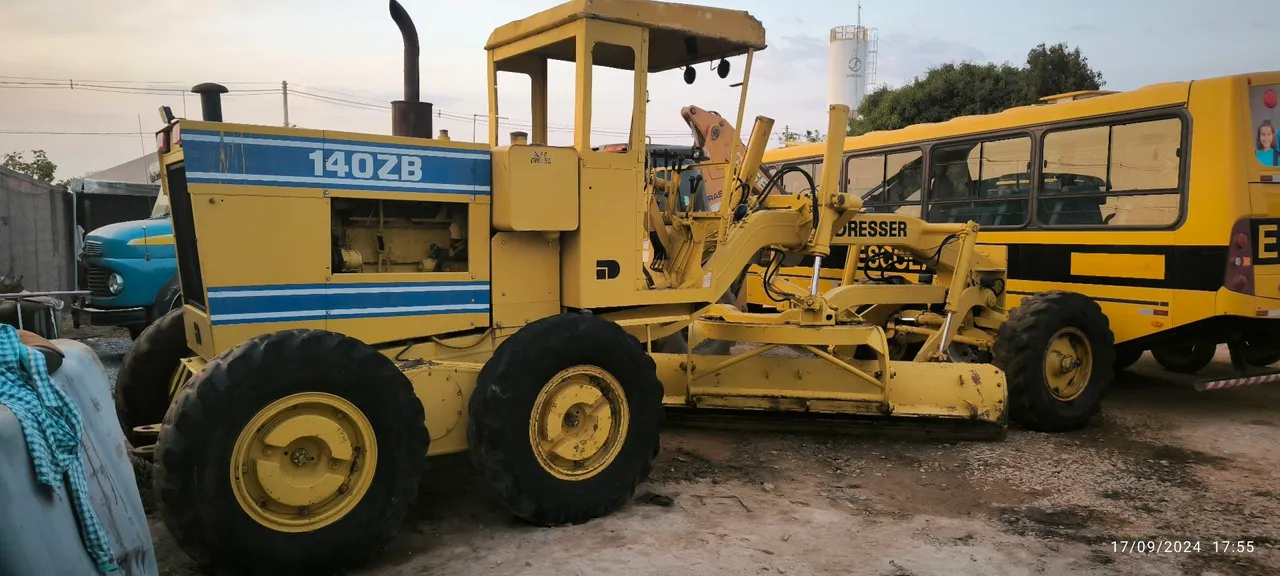 Motoniveladora Dresser 140ZB - Máquina Amarela Robusta