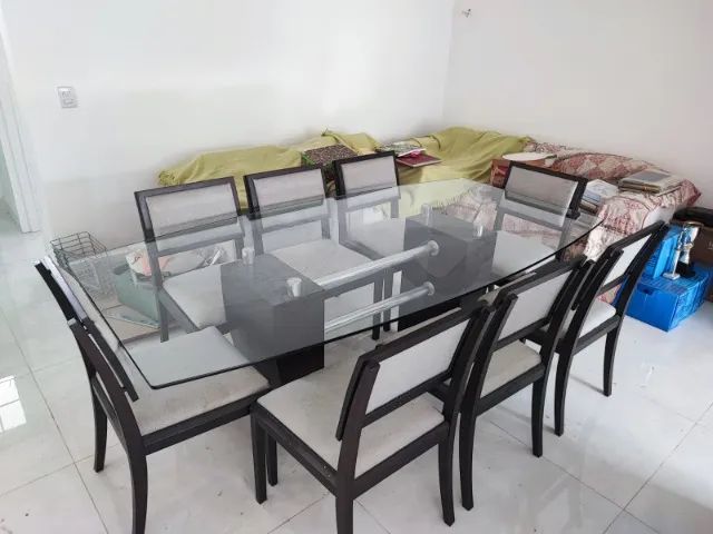 Mesa de madeira maciça alto padrão 2.20 x 116m vidro espesso 8 cadeiras e aparador Cuiabá - Foto 4