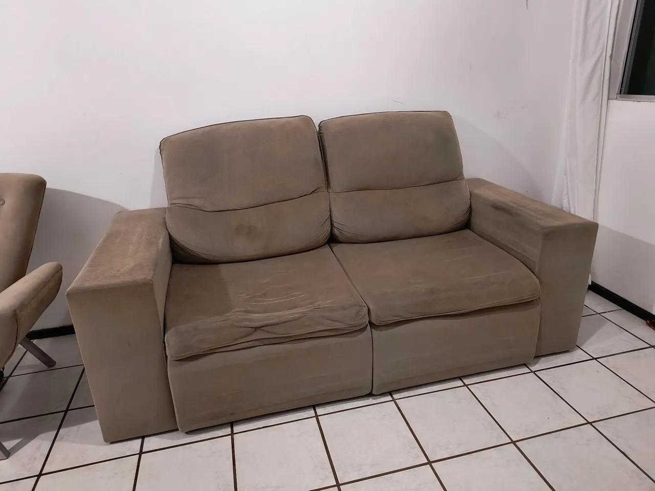 Sofá retrátil e reclinável
