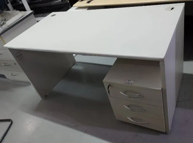 Escrivaninha Com Gaveteiro para Escritório - Foto 2