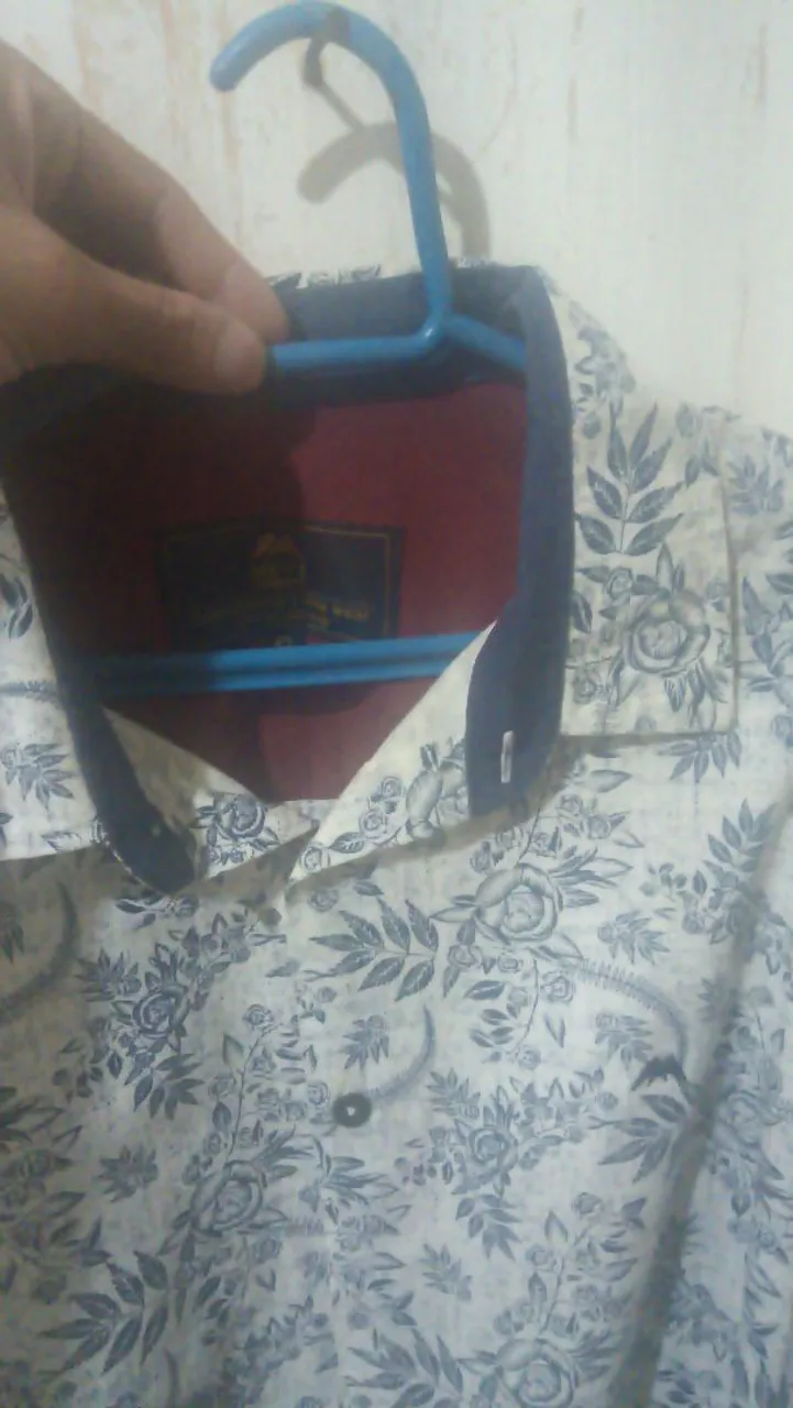 Camisa Floral Azul e Branca