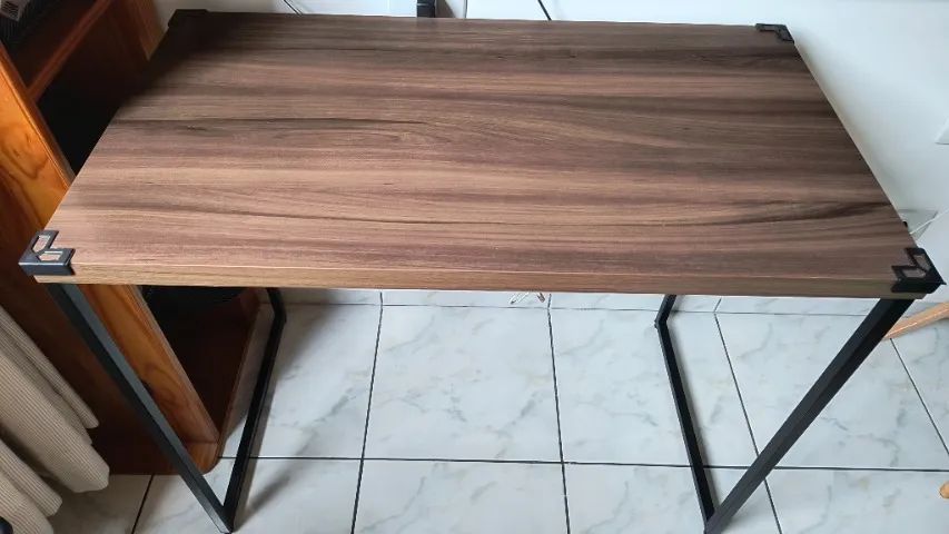 Mesa de Escritório com Cadeira