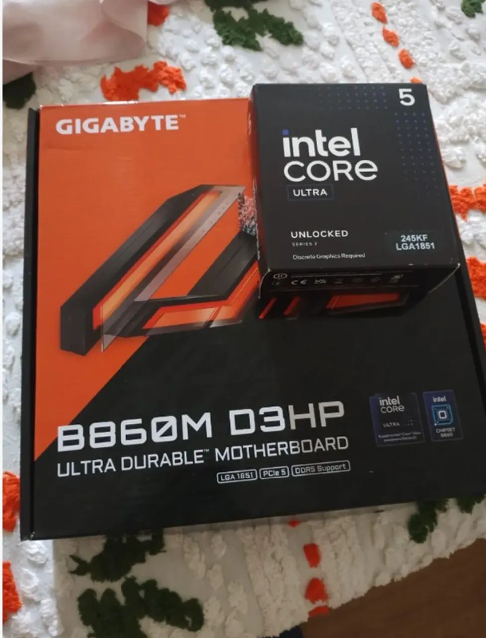 Kit Intel Core Ultra 5 245KF + B860M Gigabyte (novo/garantia)