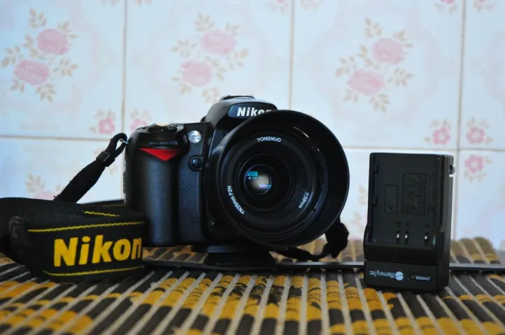 Vendo DSLR Nikon D90 com Lente 35mm F/2 Yongnuo