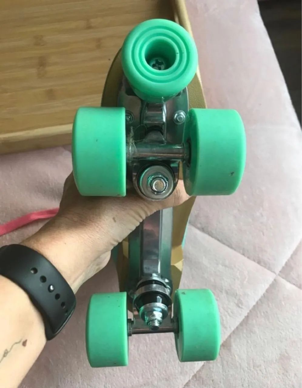 Patins Roller Derby  TAM 37 - Azul Tiffany com detalhes em rosa - Foto 2