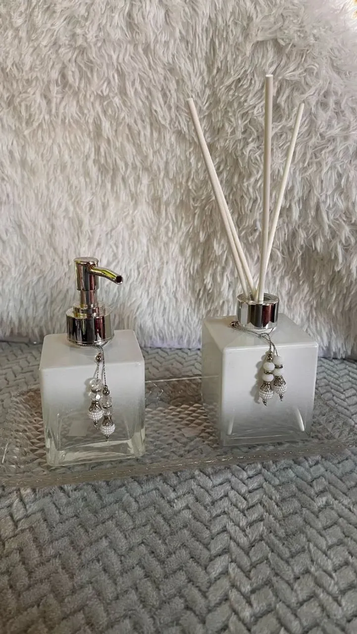 Kit luxuoso para banheiro: saboneteira e difusor