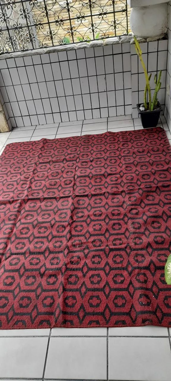 Tapete Vermelho com Design Geométrico - Foto 4