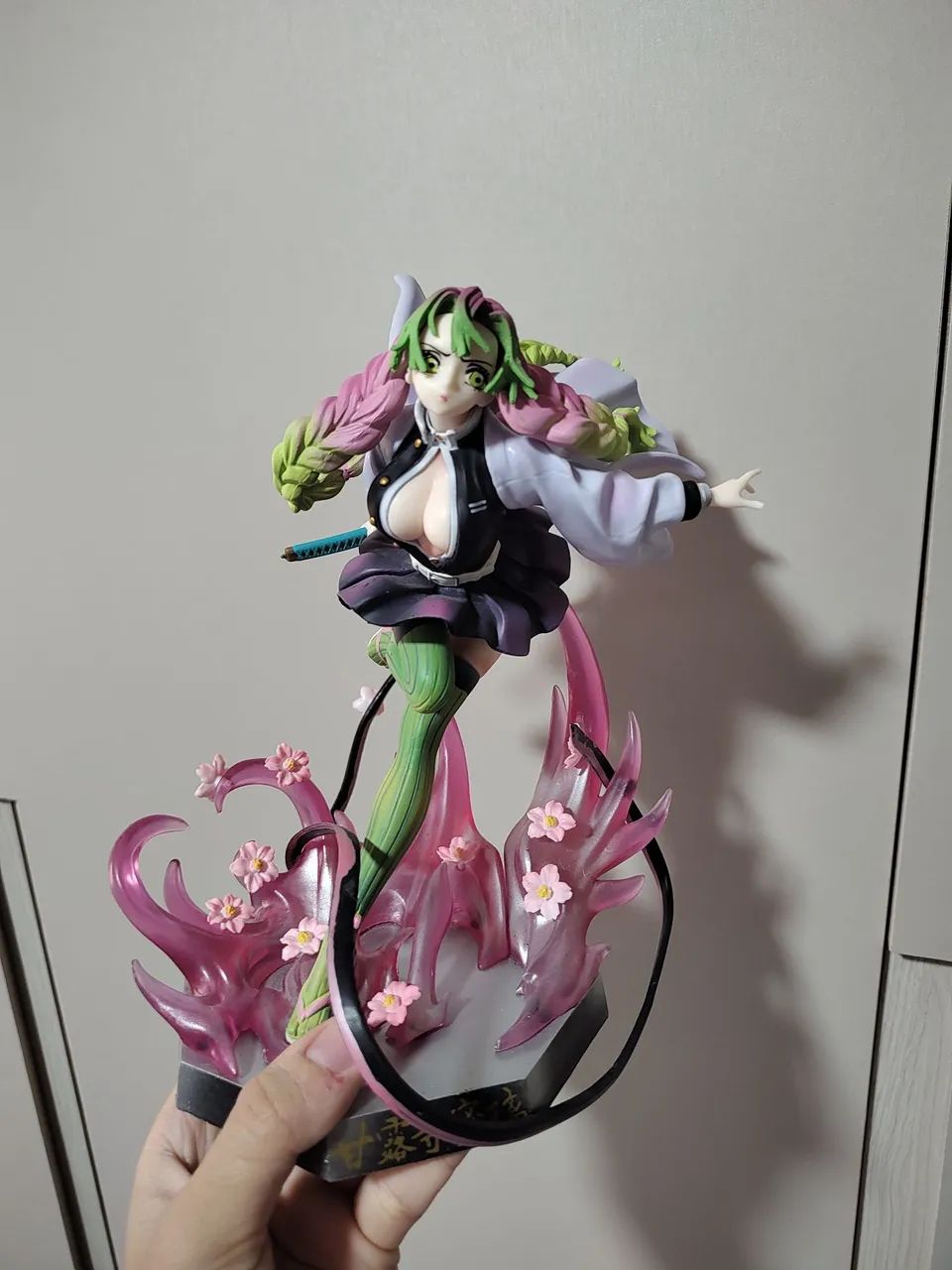 Mitsuri figure - demon slayer 