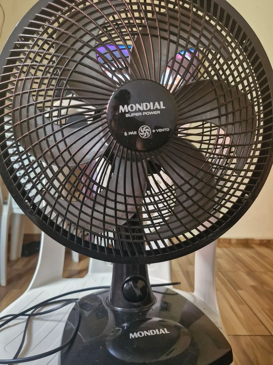 Ventilador de Mesa Mondial Super Power 6 Pás