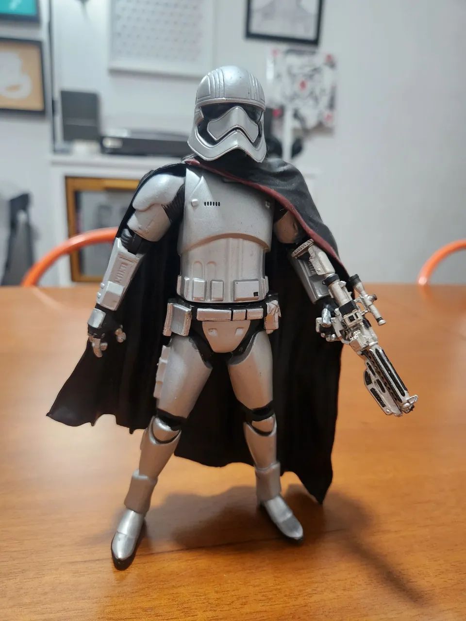 Action Figures Star Wars - Capitã Phasma - Despertar da Força)