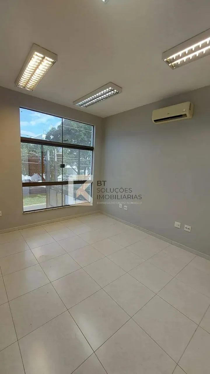 Sala para locação, andar superior, com ar condicionado, estacionamento próprio, Bairro Vil