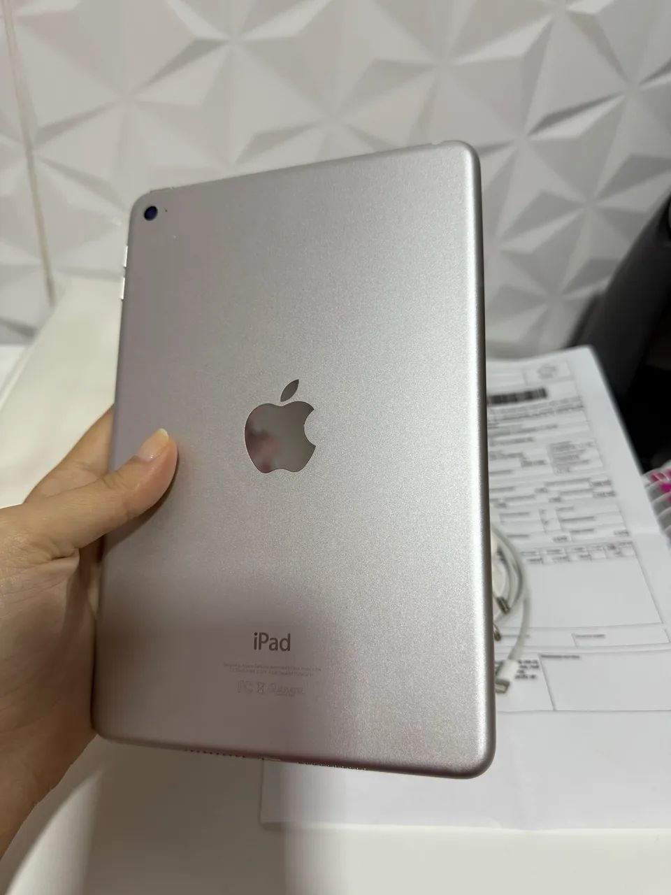 iPad mini 4 128g Wi-Fi prata único dono com nota fiscal - Foto 2