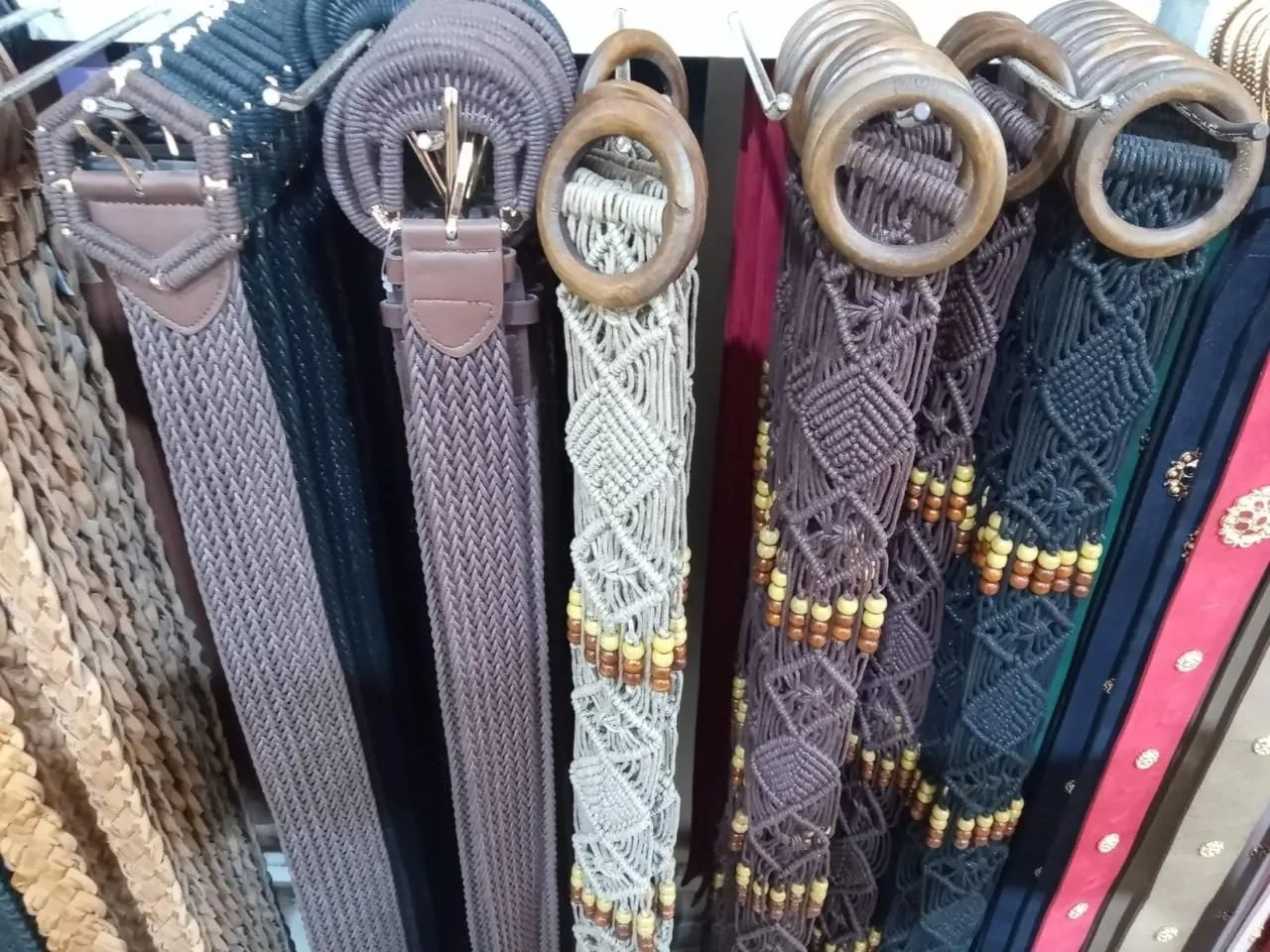 Bolsas cintos botas sandálias  - Foto 4