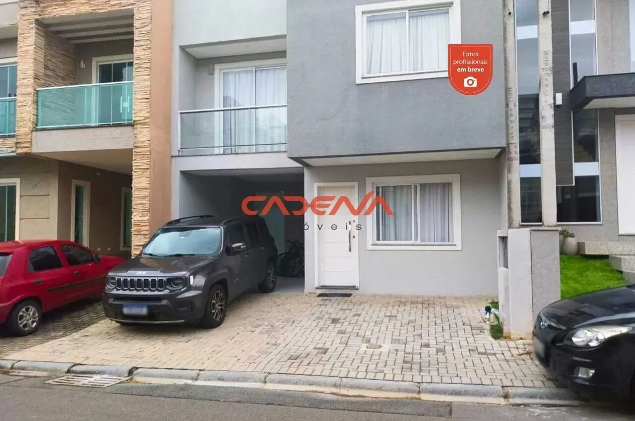 Casa em condomínio fechado com 3 quartos e 2 vagas à venda no Pinheirinho