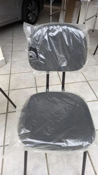 Cadeira de Metal com Encosto Estofado - Preta - Foto 4