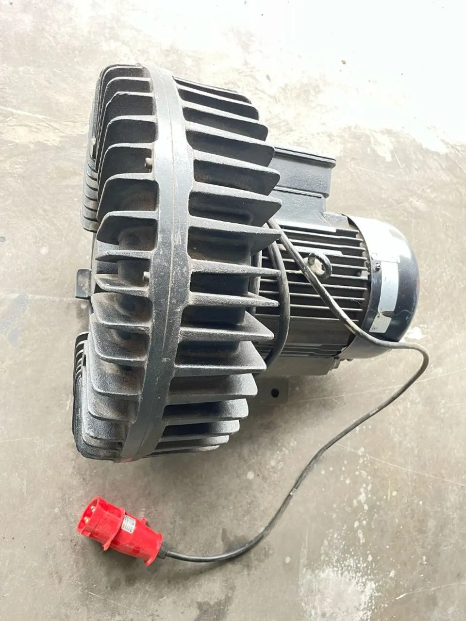 Motor de indução trifasico de Gaiola - Alto Rendimento