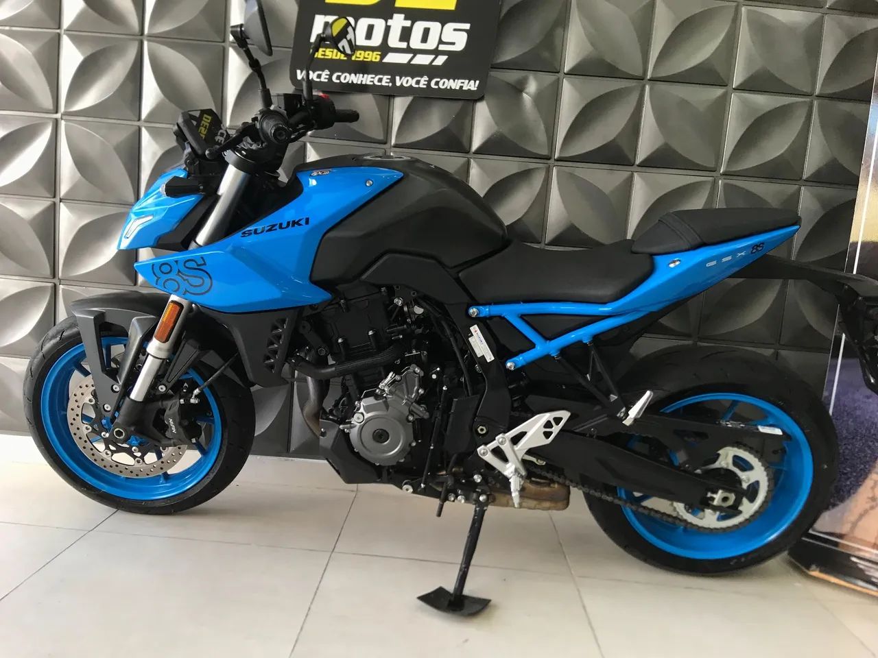 SUZUKI GSX 8S ANO 2025 COM APENAS 2 MIL KM 