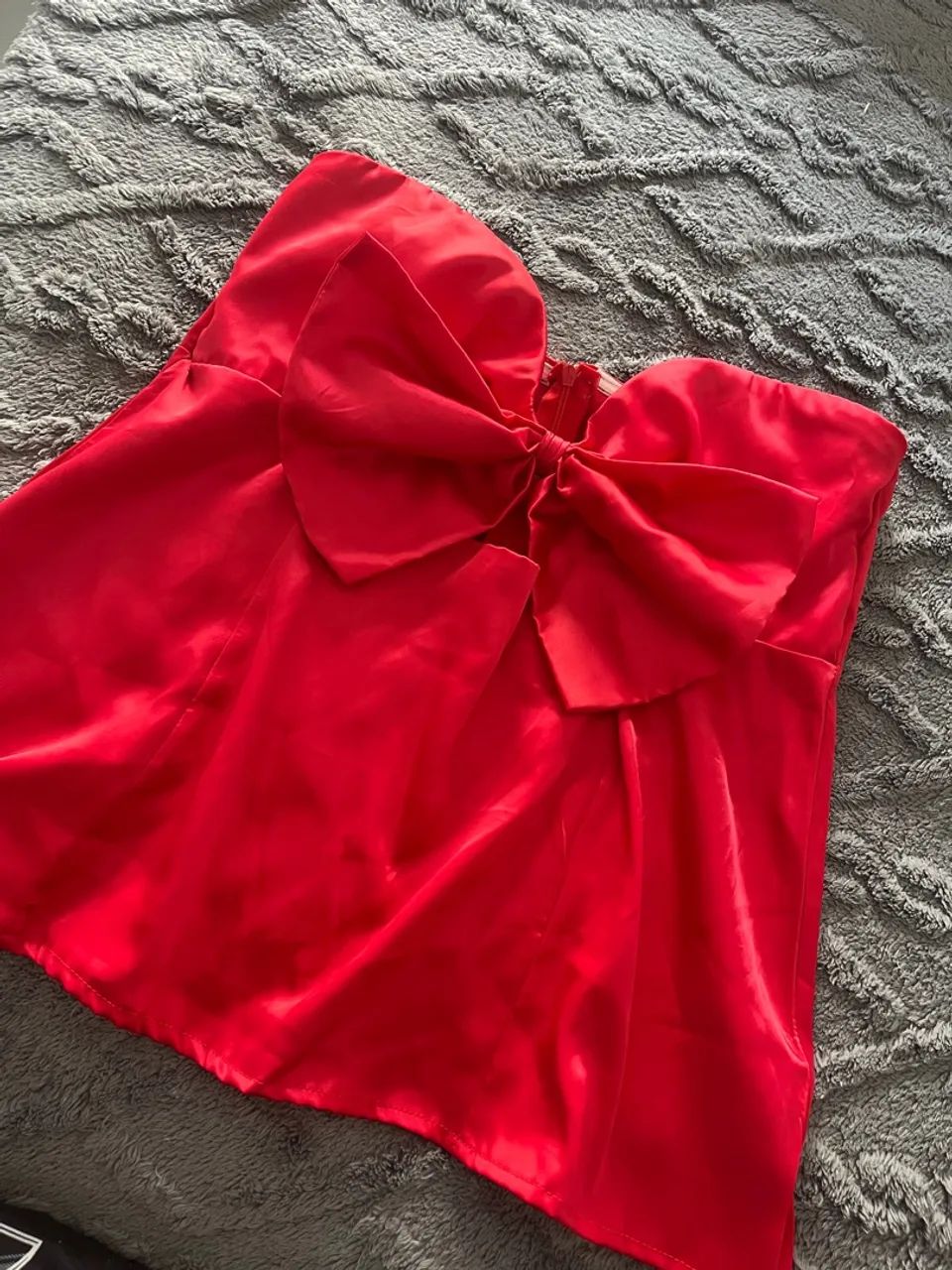 Blusa de Cetim Laço Vermelho