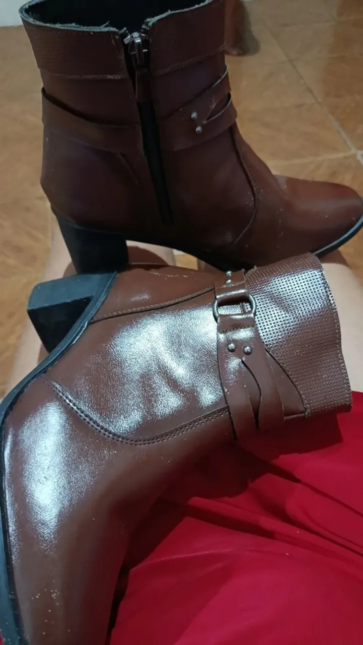 Usada apenas 1 vez Botas de couro marrom - Elegância e conforto!