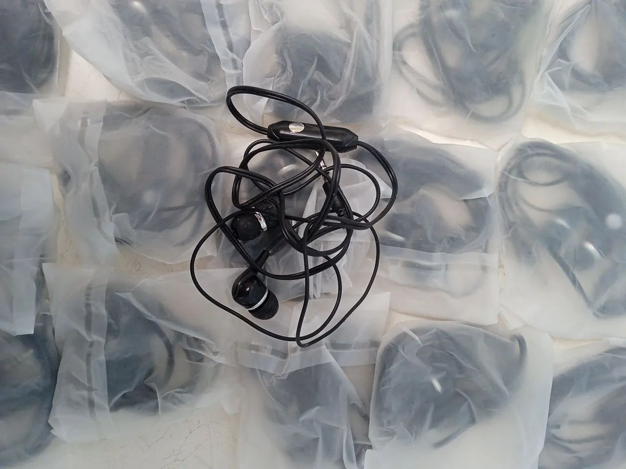 Vendo lote de cabo fones e caixinha  - Foto 5