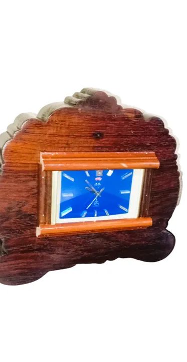 ANTIGO RELÓGIO Á CORDA EM MADEIRA BRUTA - Foto 2