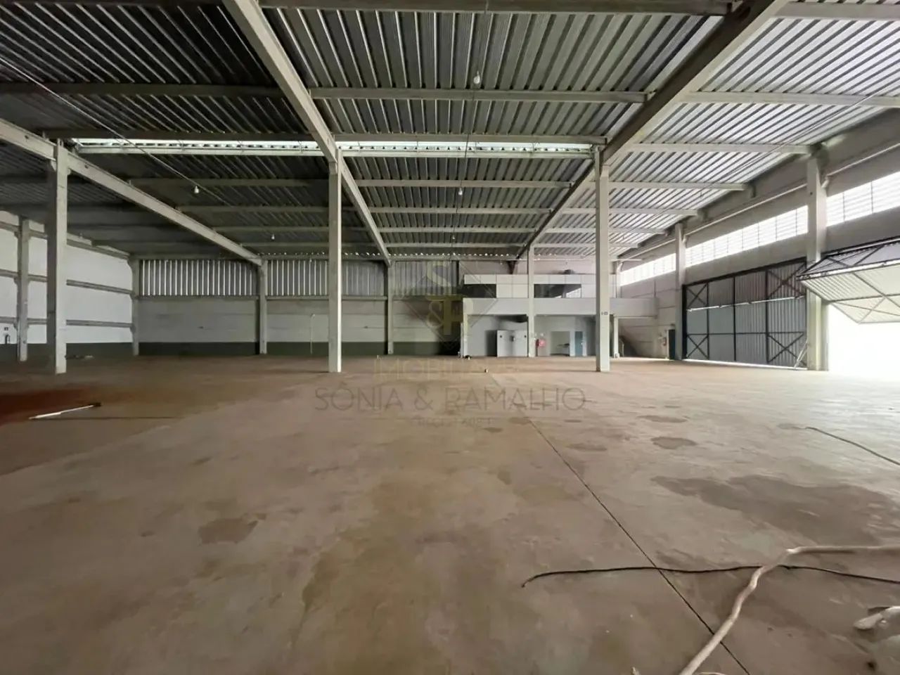 Galpão comercial com mais de 1.800m² de área útil para alugar no bairro Recreio Anhanguera - Foto 5