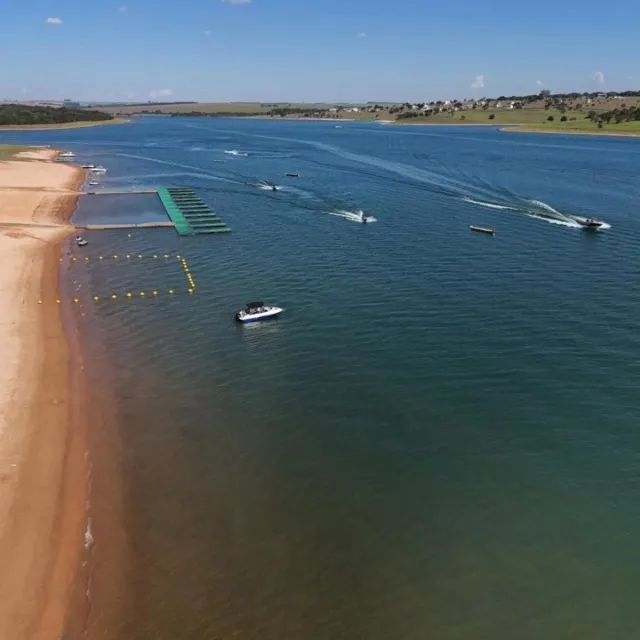 Terrenos À beira da Represa com clube Resort