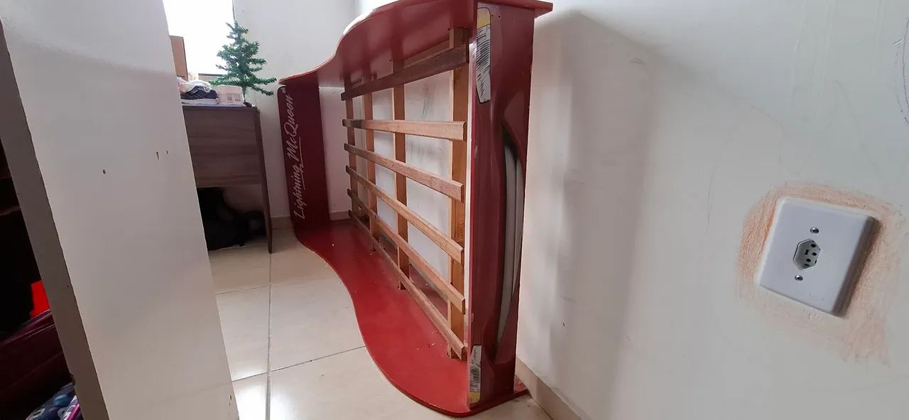 Cama Infantil Solteiro em Formato de Carro - Vermelha - Foto 2
