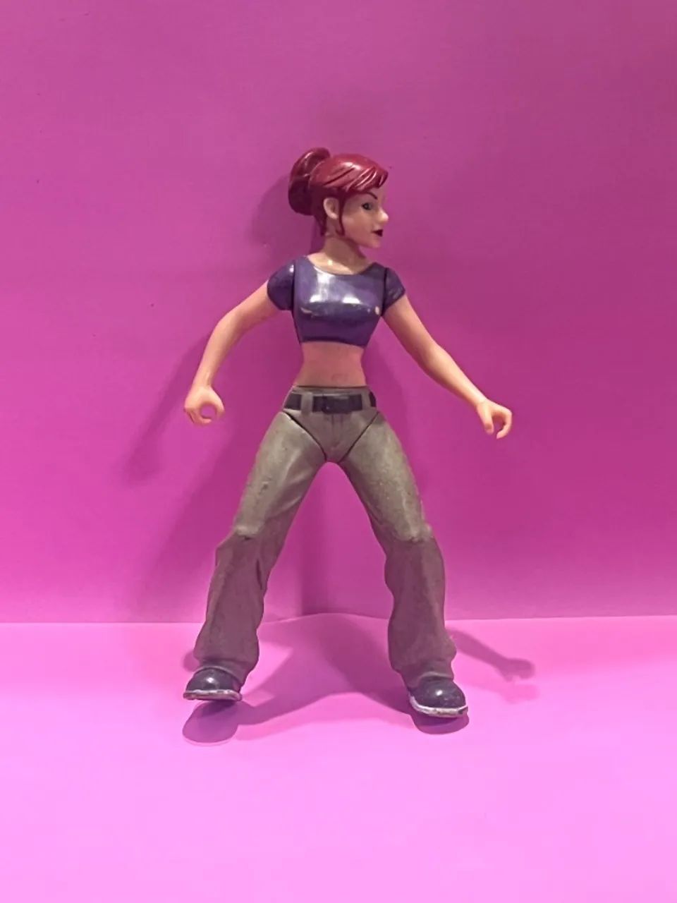 Boneca miniatura April dos filme Mutantes Ninjas ano 2003