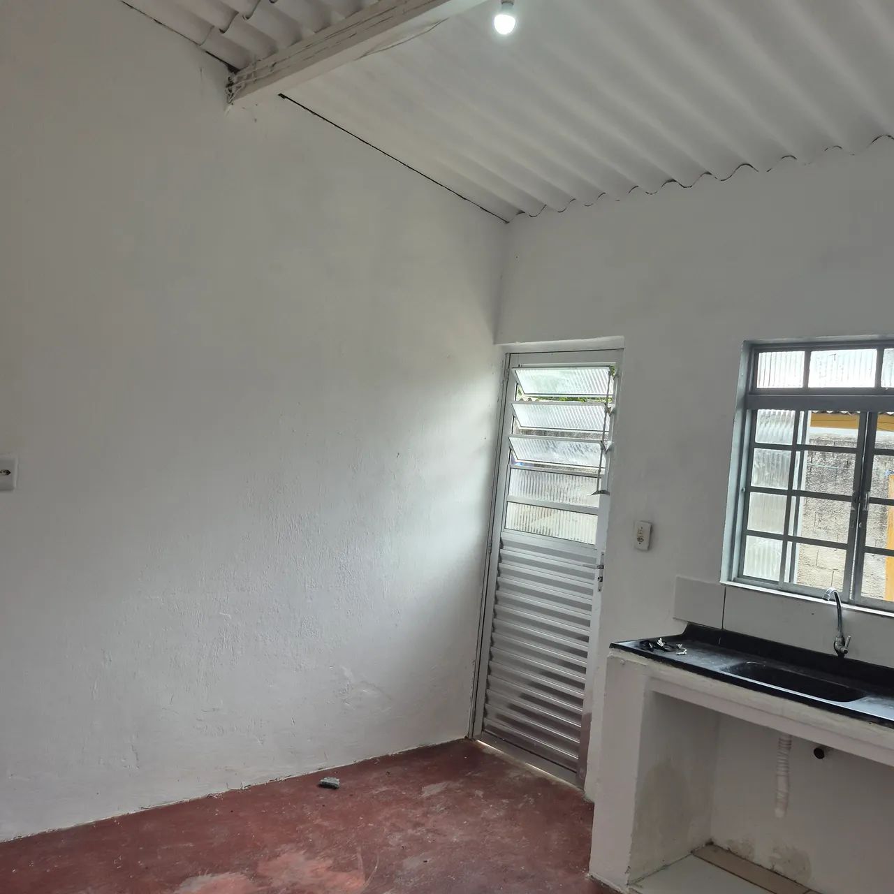 CASA PARA ALUGAR - 1 QUARTO E COZINHA<br> - Foto 2