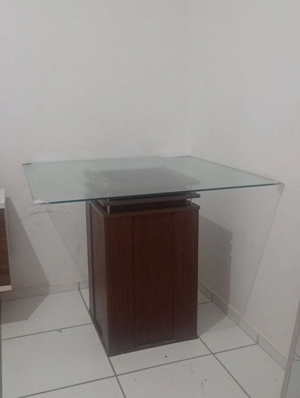 Mesa sem cadeiras 