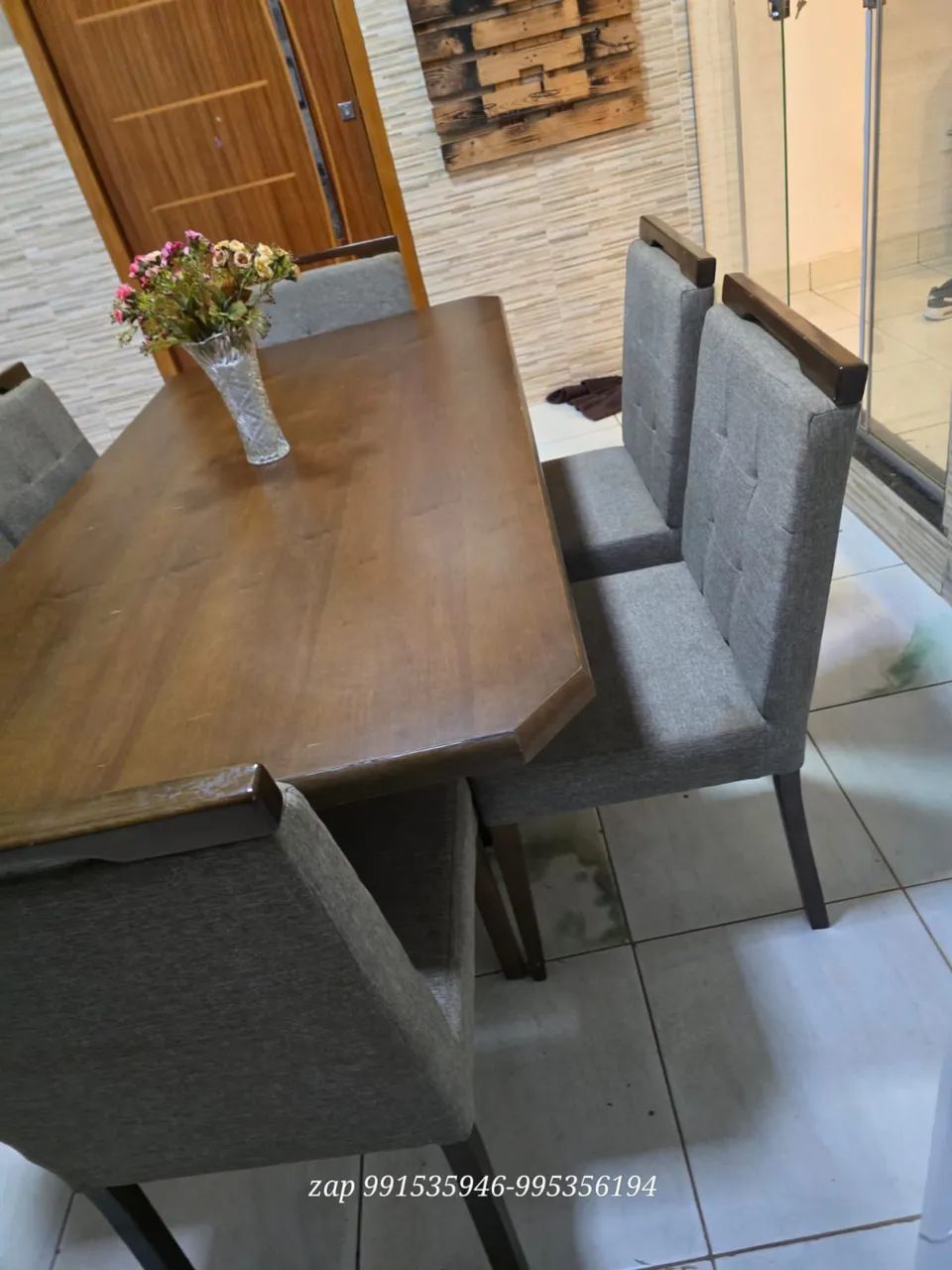 Mesa com 6 cadeiras 