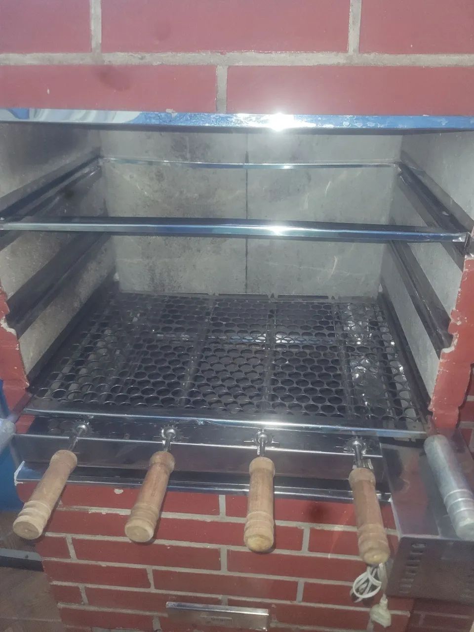 Churrasqueira de tijolos em ótimo estado  - Foto 3