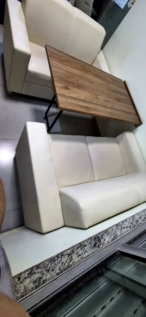 Conjunto de sofás e mesa retrátil  - Foto 4