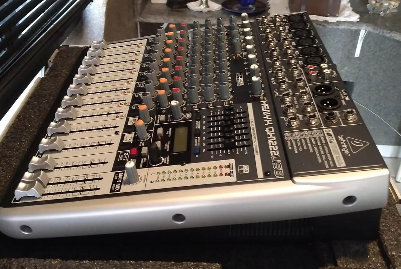 Mesa de Som Behringer QX1222USB - Foto 2