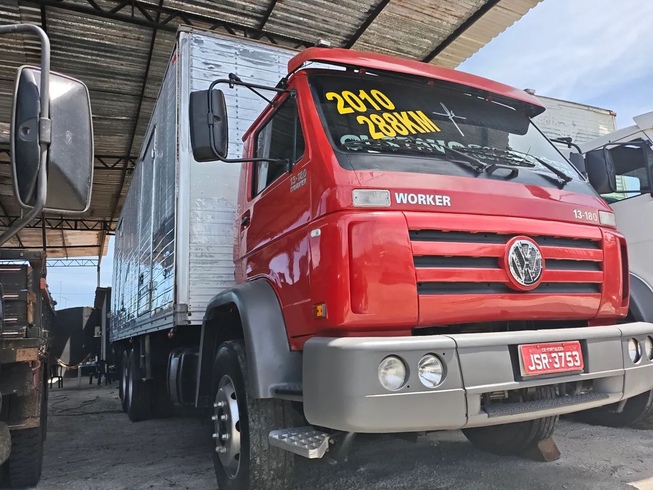 Volks 13180 2010 /  Truck Baú 8. Metros  - Foto 5