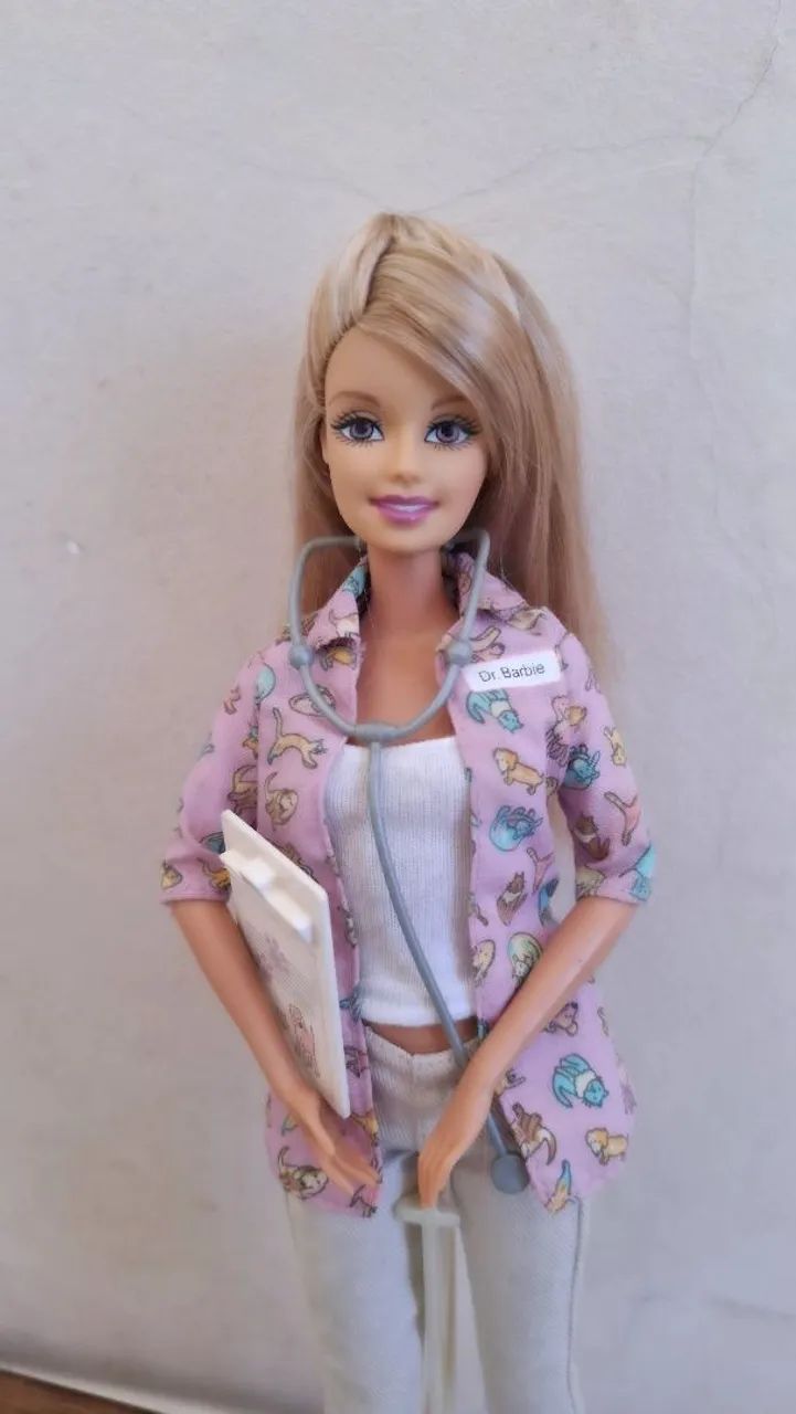 Boneca Barbie Veterinária 2005 