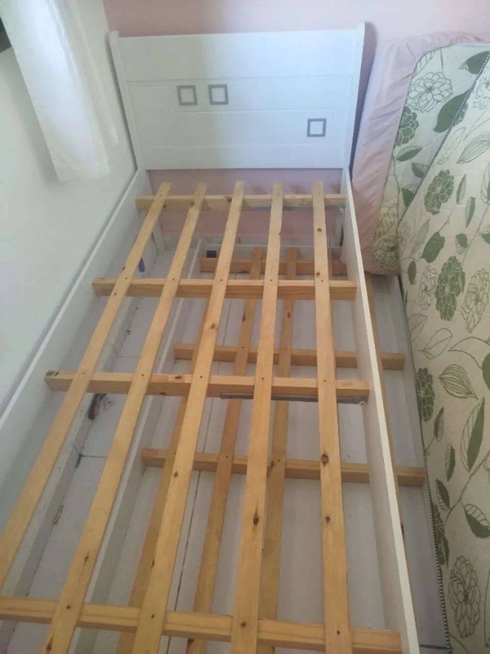 Cama de solteiro com cama auxilar