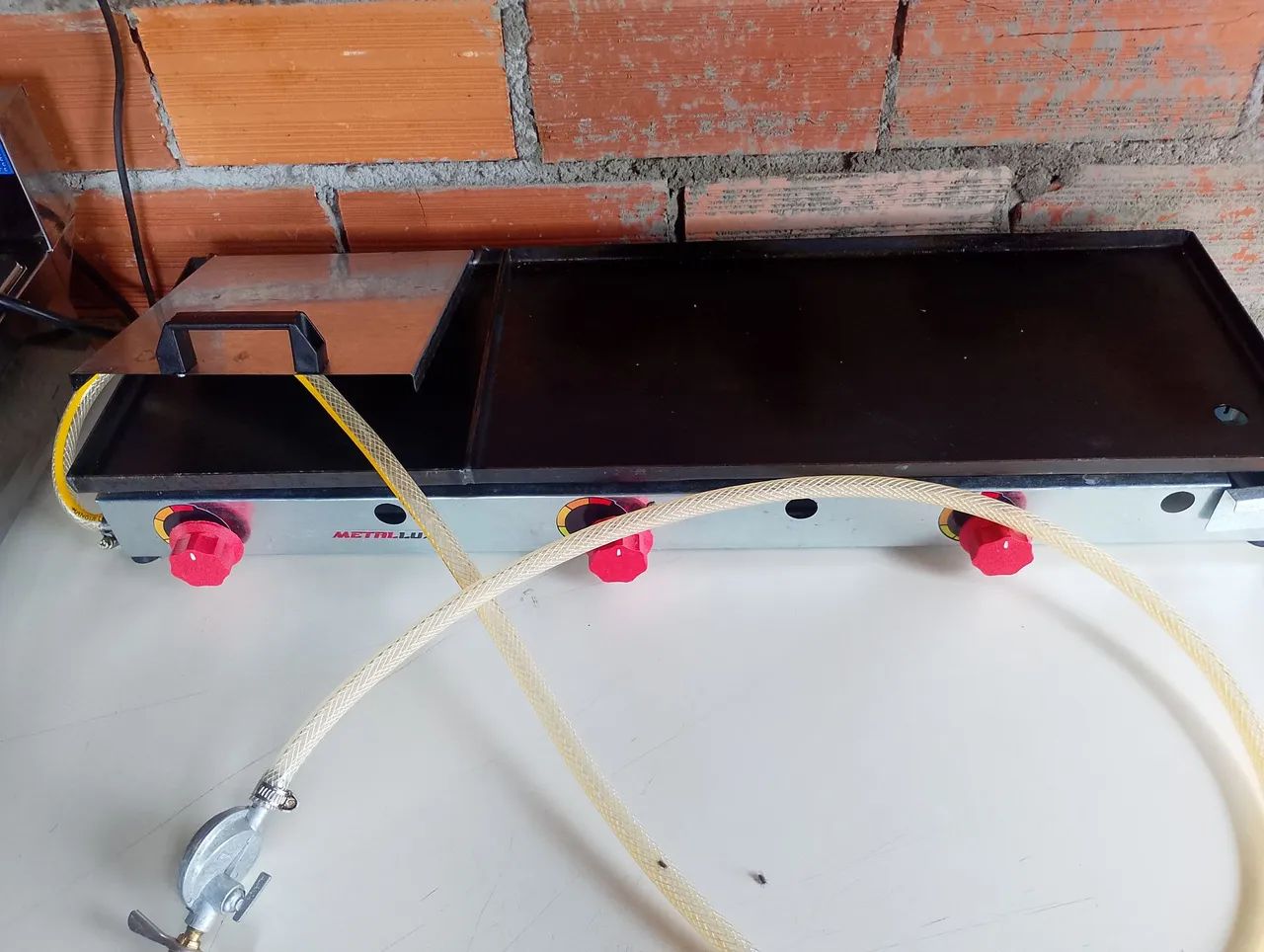 Vendo essa chapa 3 meses de uso ela e a gás ideal para fazer hambúrguer misto muito boa  - Foto 2