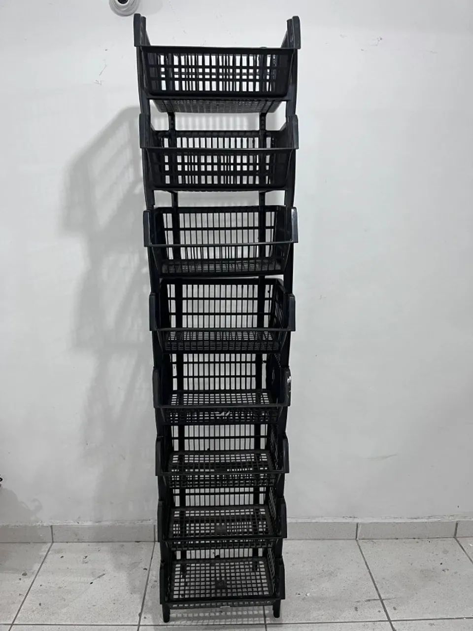 Kit 7 Cesto Expositor Plastico Médio Gondola Empilhavel - Foto 2