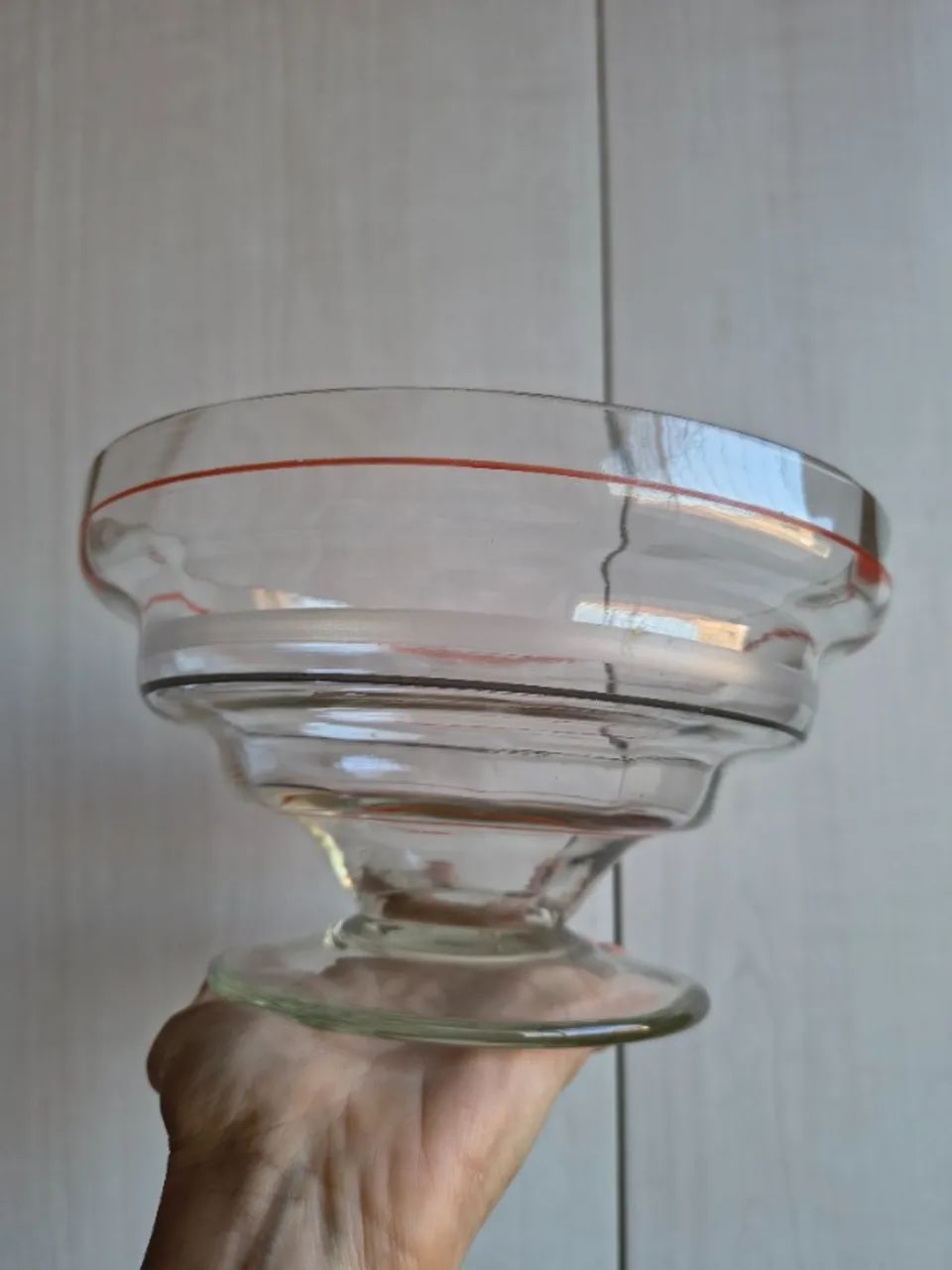 Doceira/Saladeira Vintage em delicado vidro com listras esmaltadas em vermelho e branco -  - Foto 4