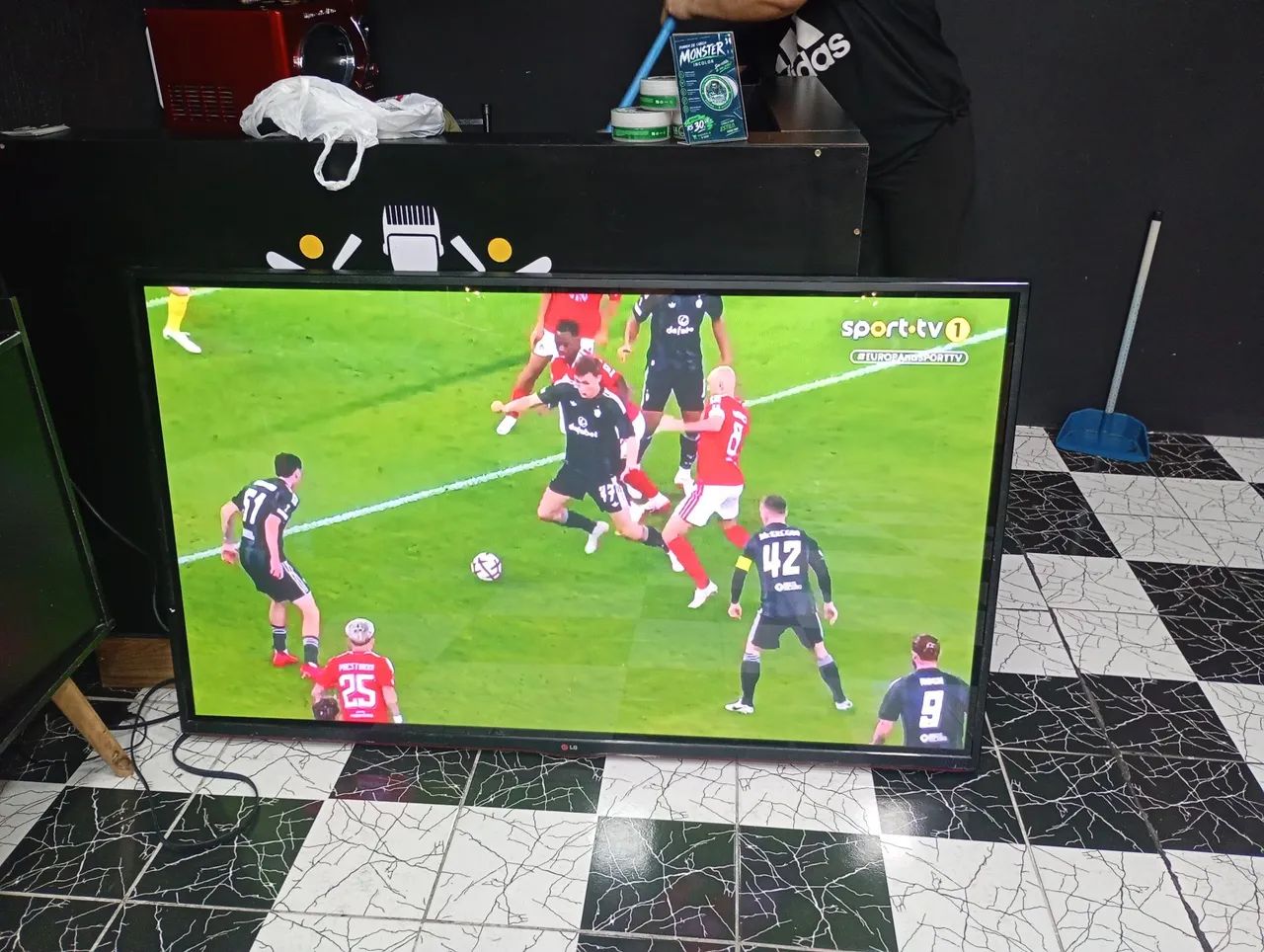 Vendo tv LG 65 polegadas top de linha em estado de nova conforme fotos obs não e smartv  - Foto 5