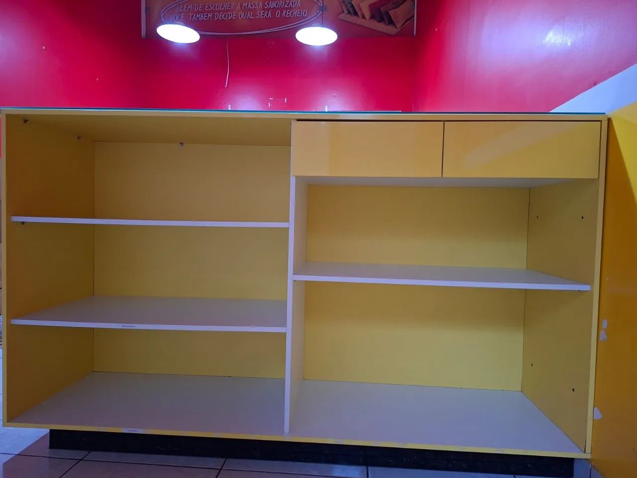 Balcão de Atendimento em MDF C/ Vidro Protetor e Rodapé de Granito  - Foto 5