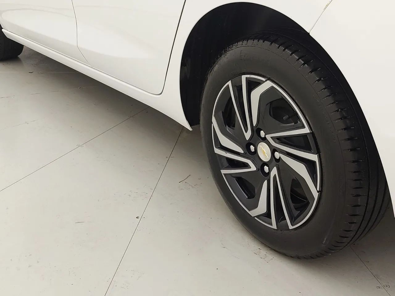 Chevrolet Onix Hatch 1.0 12V Flex Mec. 4P, foto 12 de 18