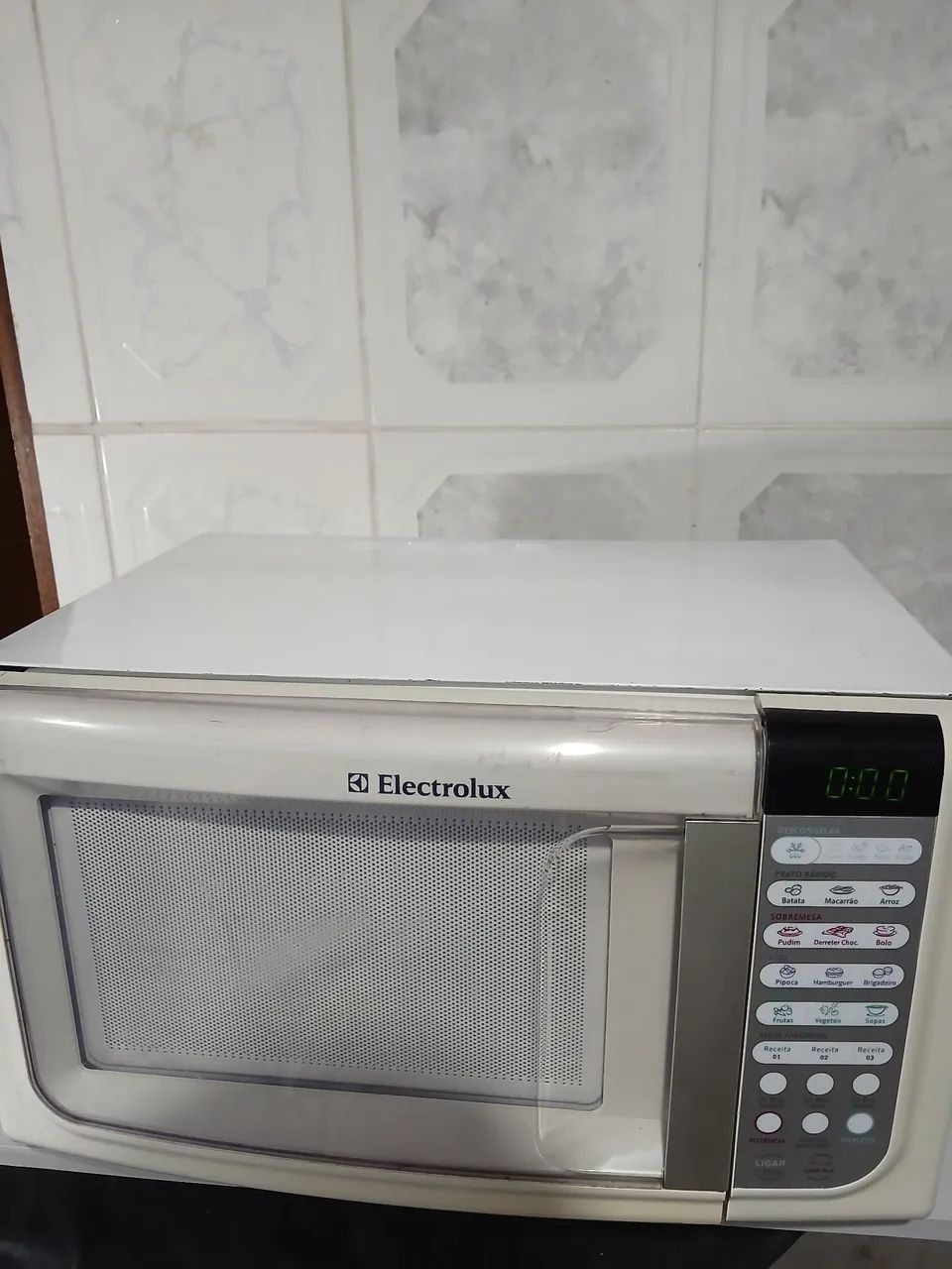 Microondas Electrolux 23L 127V  funcionando perfeitamente  - Foto 2